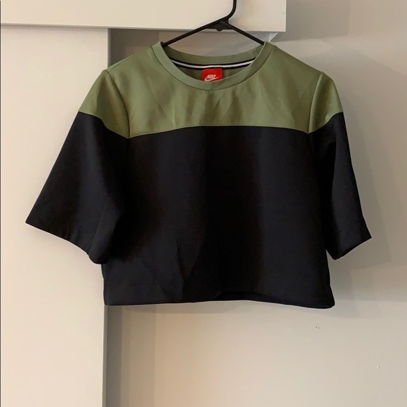 Nike crop